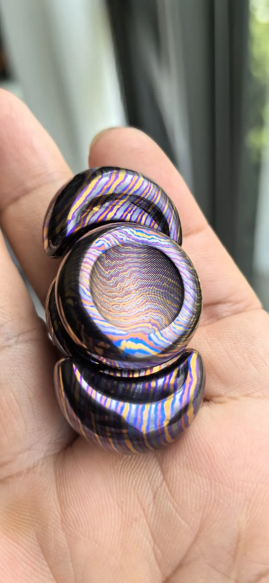 Used YHedc FK two-egg fingertip gyro, decompression toy ultra-fine twist zirconium horse material