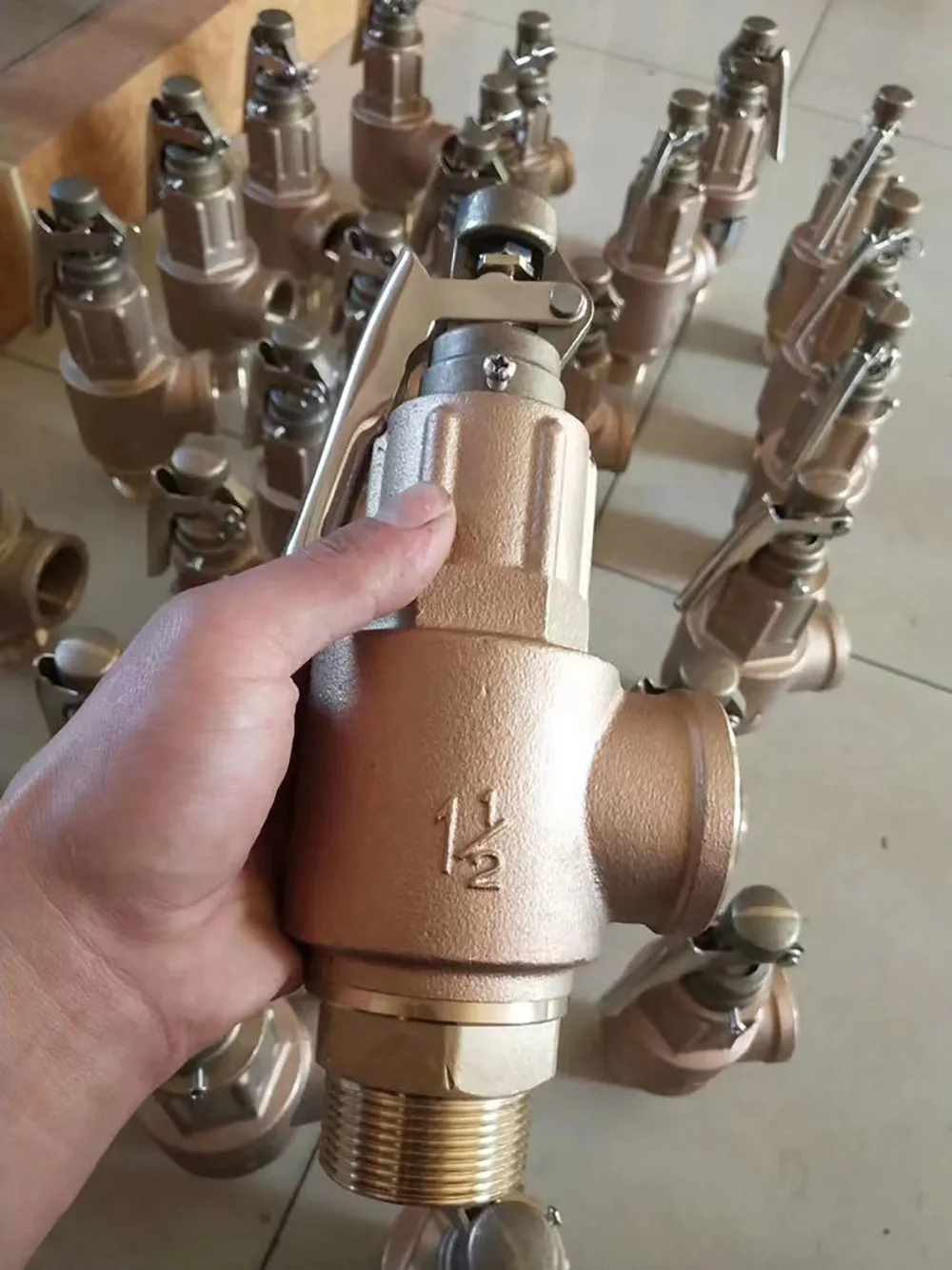 Brass safety valve with handle for pressure tank spring type Temperature & Pressure Relief safty valves for boiler S10L