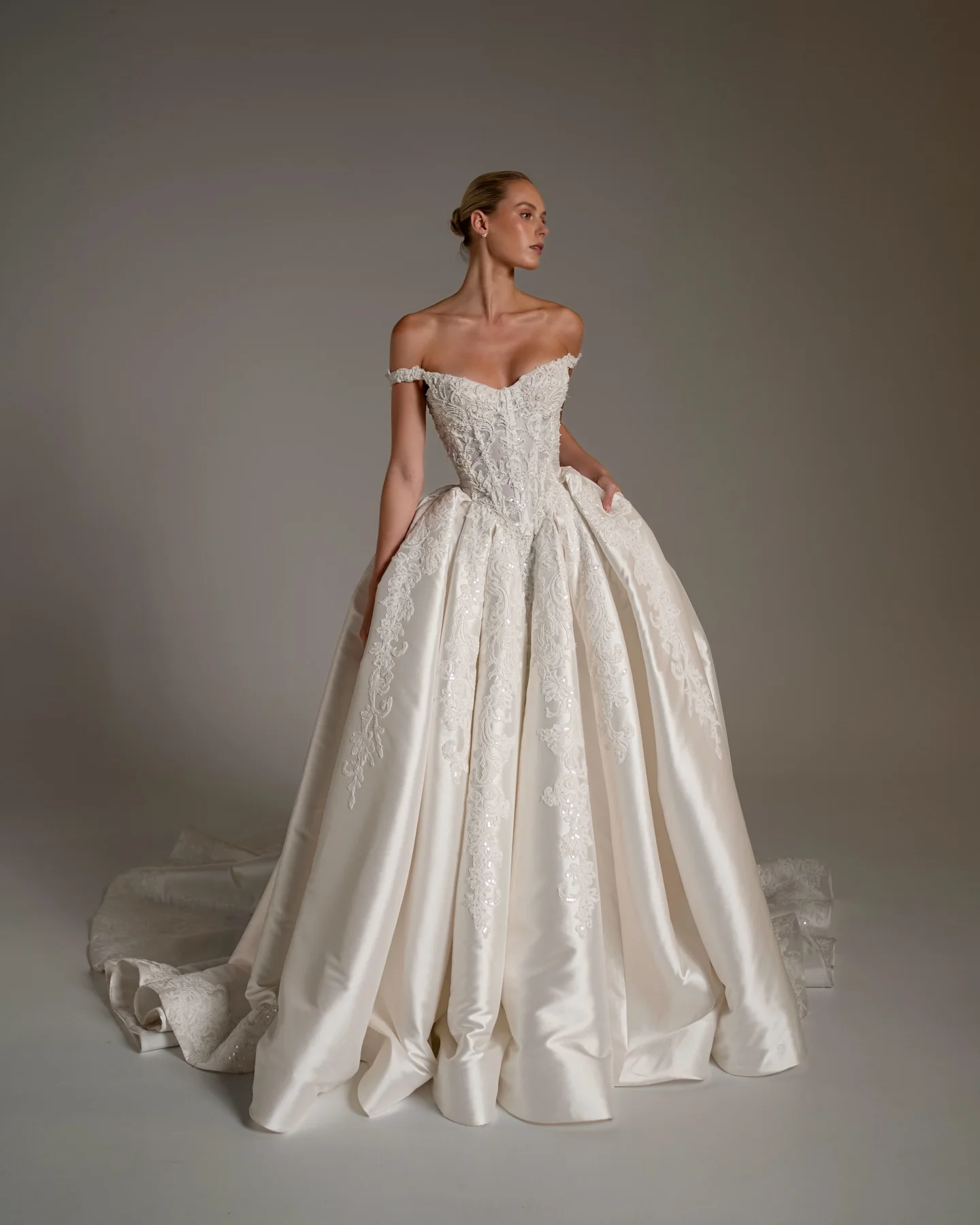 Lace Wedding Dress Satin Ball Gown Dresses For Bride Off Shoulder Vestidos De Novia Princesa Elegantes Talla Grande Alta Costura