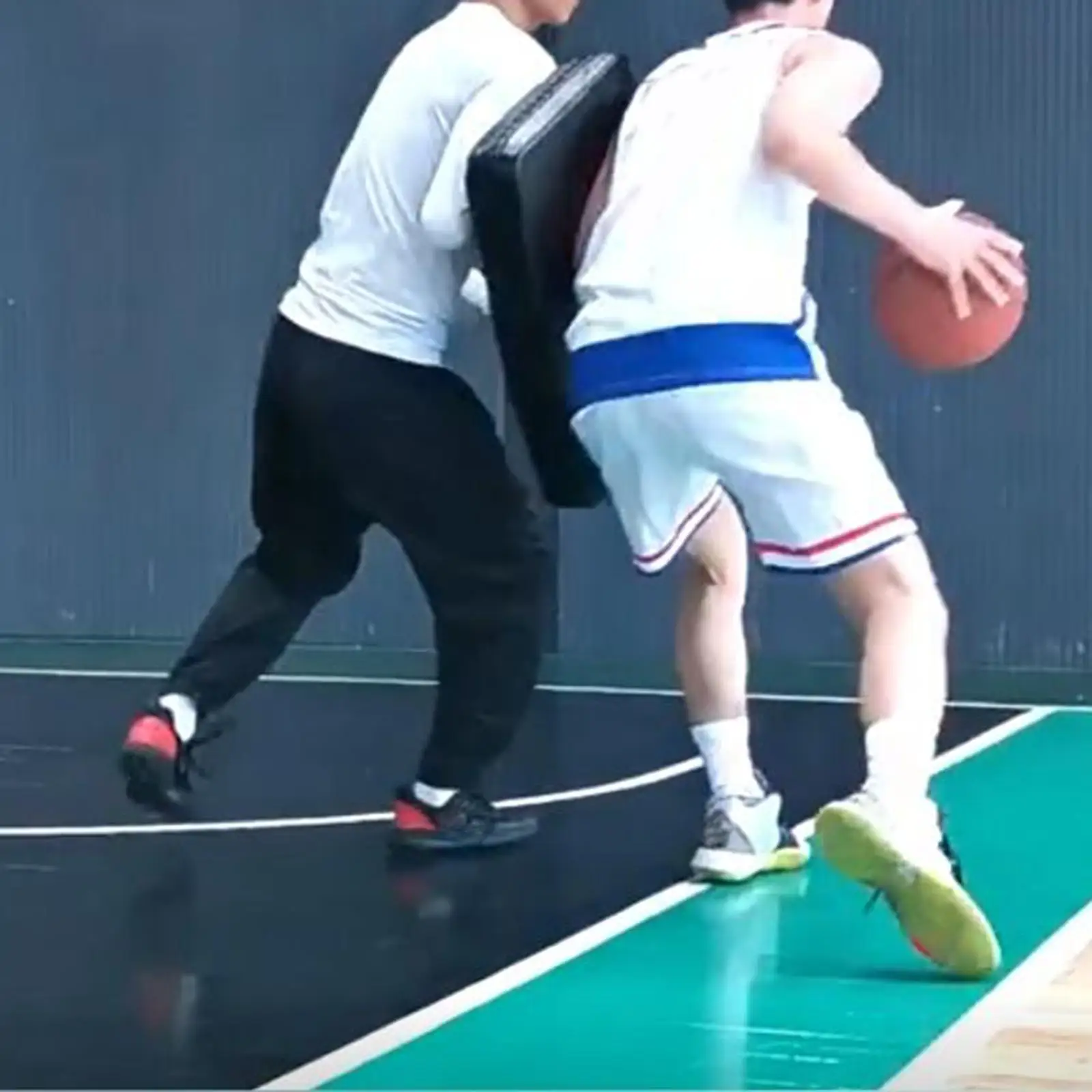 

Basketball Blocking Pad Wear Resistant PU Leather Football Confrontation Board Shield Pad for Team Individual Training