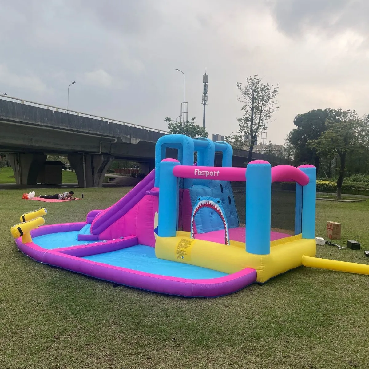 Multi Functional Inflatable logo Castle Cross Border Inflatable Trampoline Water Slide Children's Bouncy Slide Toy