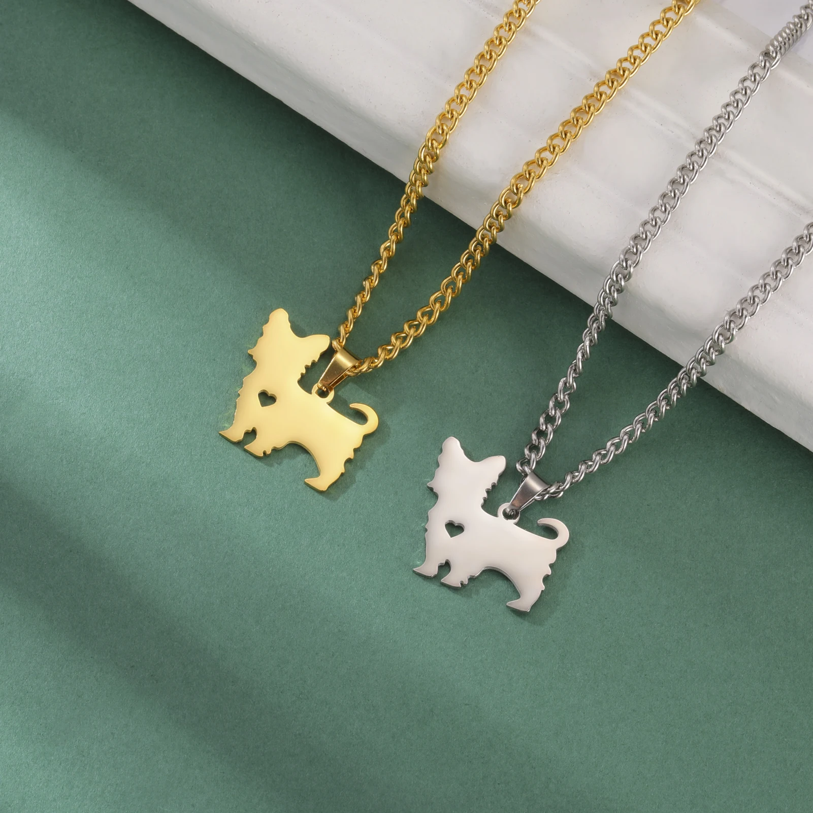 Small Earth Dog Pendant Stainless Steel Necklace for Men and Women, Fashionable and Cute Pet Dog Birthday Gift, Jewelry Gift, Ne