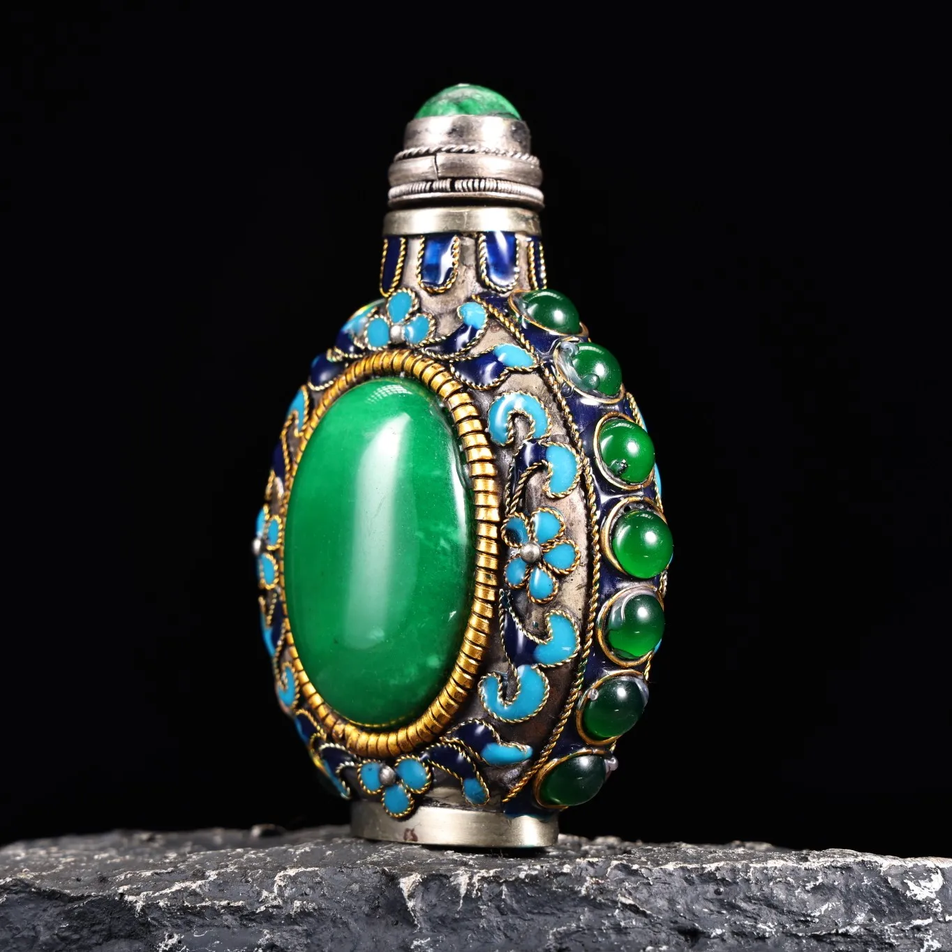 China's old collection of pure copper silver inlaid jade cloisonne small bottle decoration small ornaments