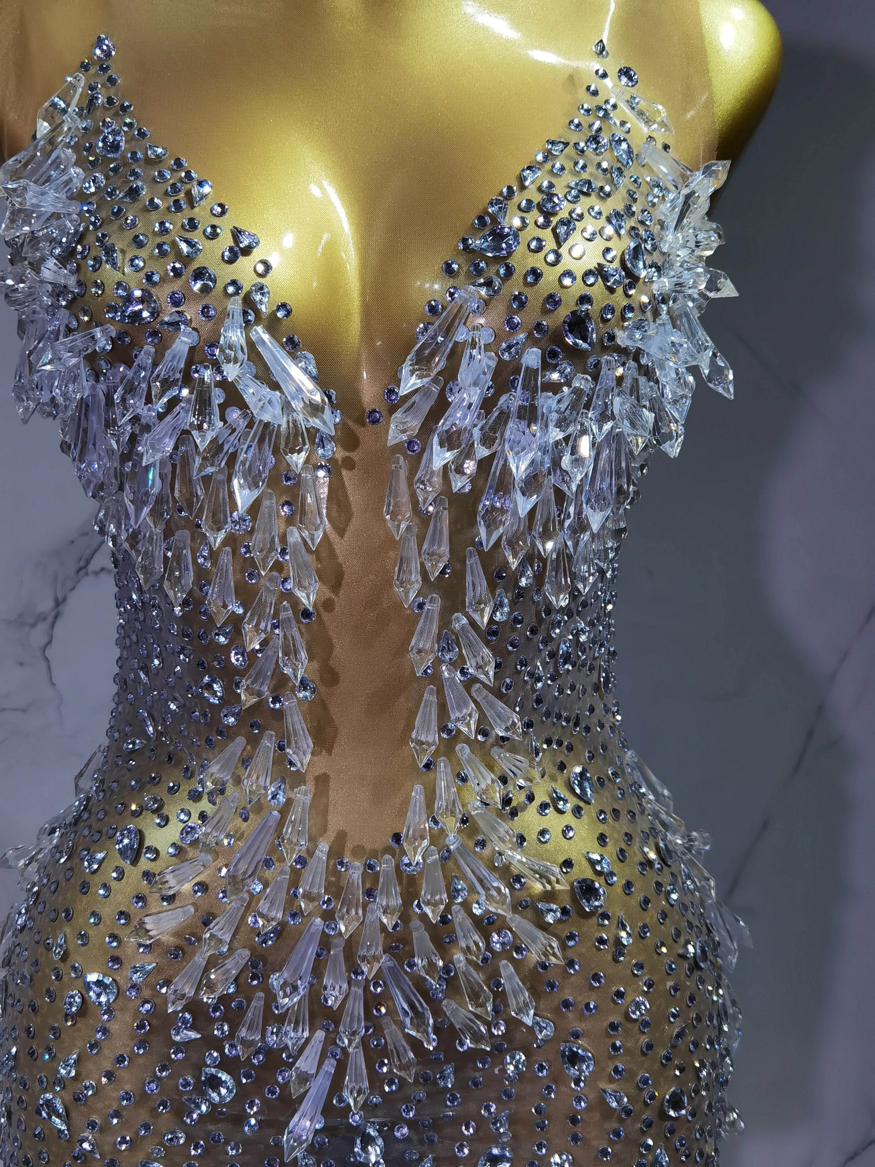 ラグジュアリーセクシーメッシュクリスタルダイヤモンドミニドレス レディース ステージパフォーマンス シンガー衣装 誕生日パーティー コスチューム ナイトクラブ 2025