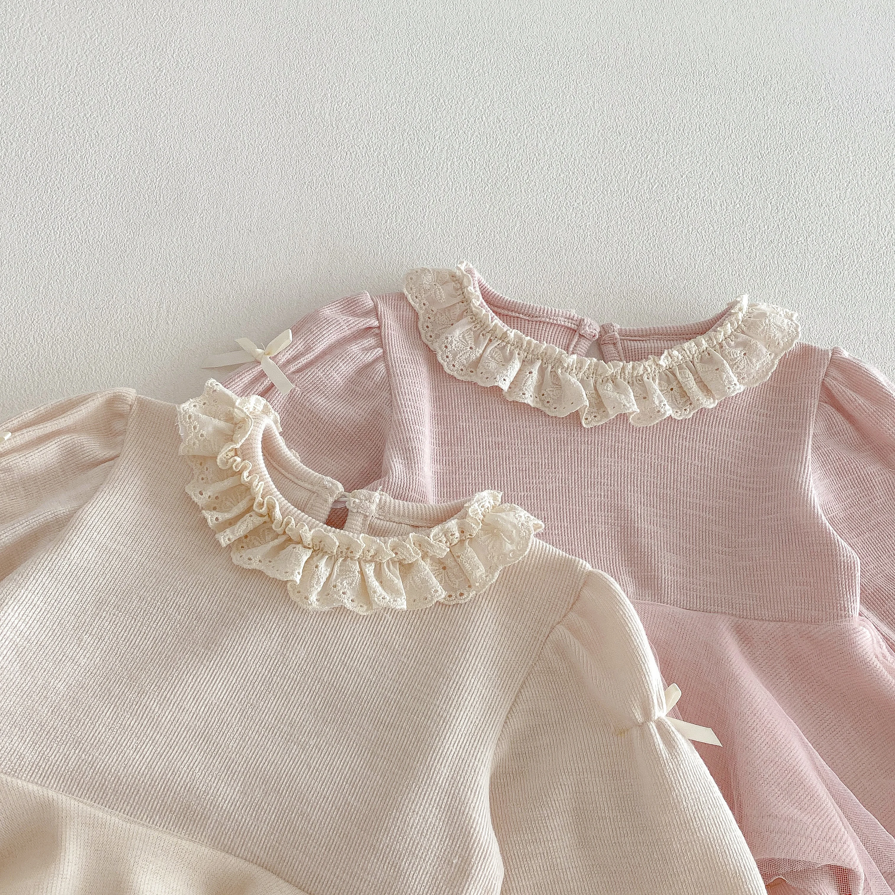 Mädchen-Mode-Set 2026 im koreanischen Stil für Frühling-Herbst, Netzschal, Schleifenbluse mit ausgestellter Hose - Zweiteiliges Set für Mädchen – Detail 4