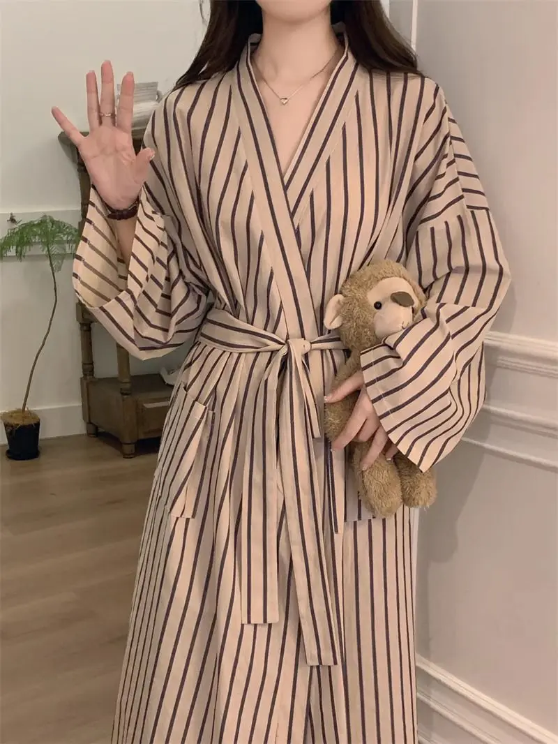Nuovo Accappatoio Camicia da notte universale da donna Kimono lungo a righe Pigiama allentato Abbigliamento per la casa Pigiama da donna Abito popolare coreano Ragazza