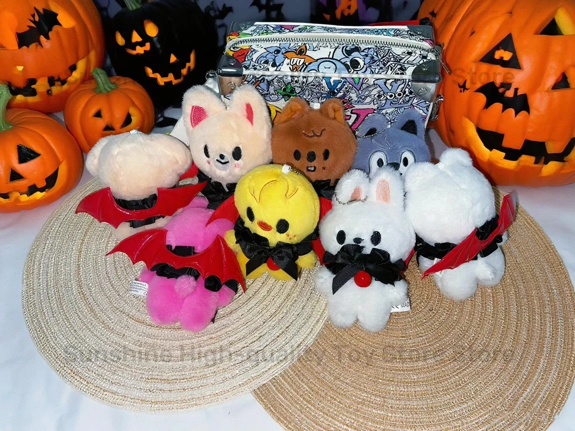 할로윈 시리즈 StrayKids 벨 망토 플러시 장난감 인형 SKZOO 플러시 키 체인 배낭 펜던트 축제 필수품