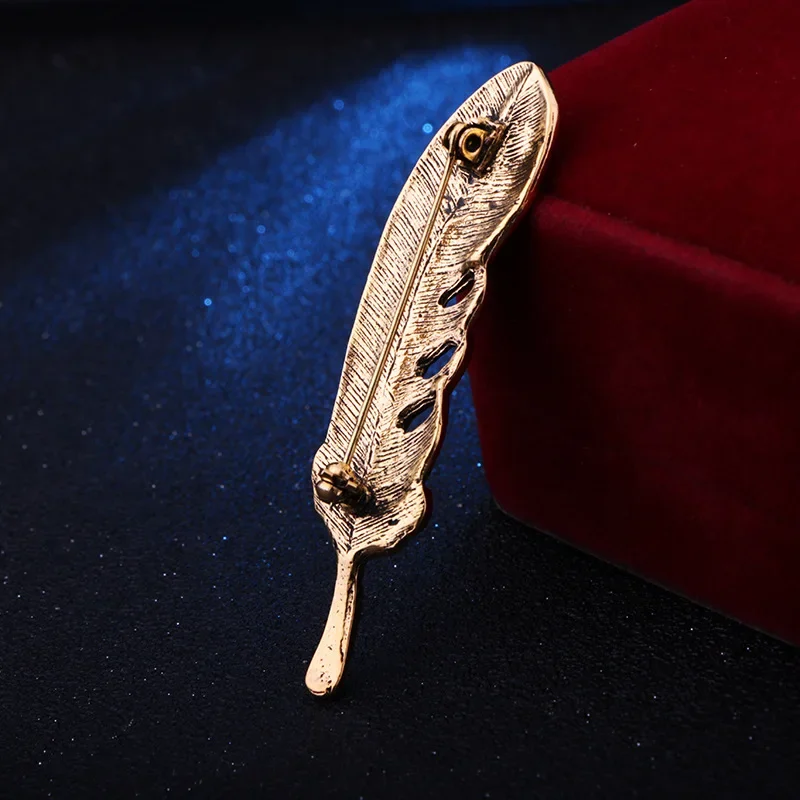 New Vintage Metal Feather Brooch Crystal Leaf Lapel Pin and Brooches Coat Suit Badge Luxury Jewelry for Women Men Accessories