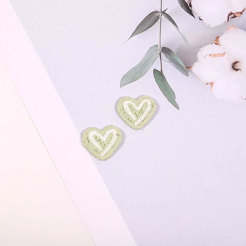 30 STKS Haarspeld hoed kleding decoratie accessoires schattige kleine patch stickers mode veelzijdige kleur polyester liefde borduurwerk