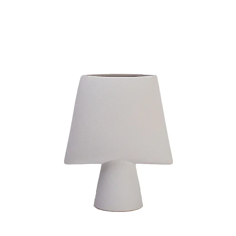 

Creative black and white ceramic flower ware, hotel home soft decoration ceramic handicraft ornament