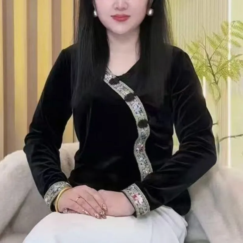 

Women's Retro Spliced long-sleeved Fashionable Embroidered French Bottoming Contrasting Color Fashion Casual Elegant Top