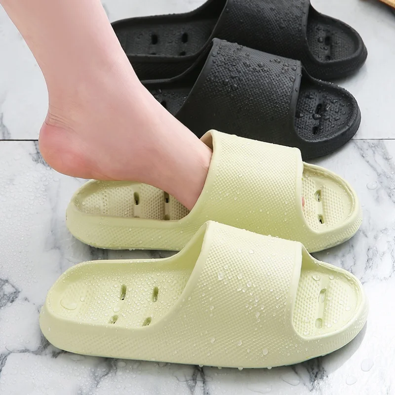 Zapatillas de mujer baratas de secado rápido, zapatillas de baño antideslizantes de suela blanda, zapatillas ahuecadas con fugas, zapatillas de casa informales para parejas