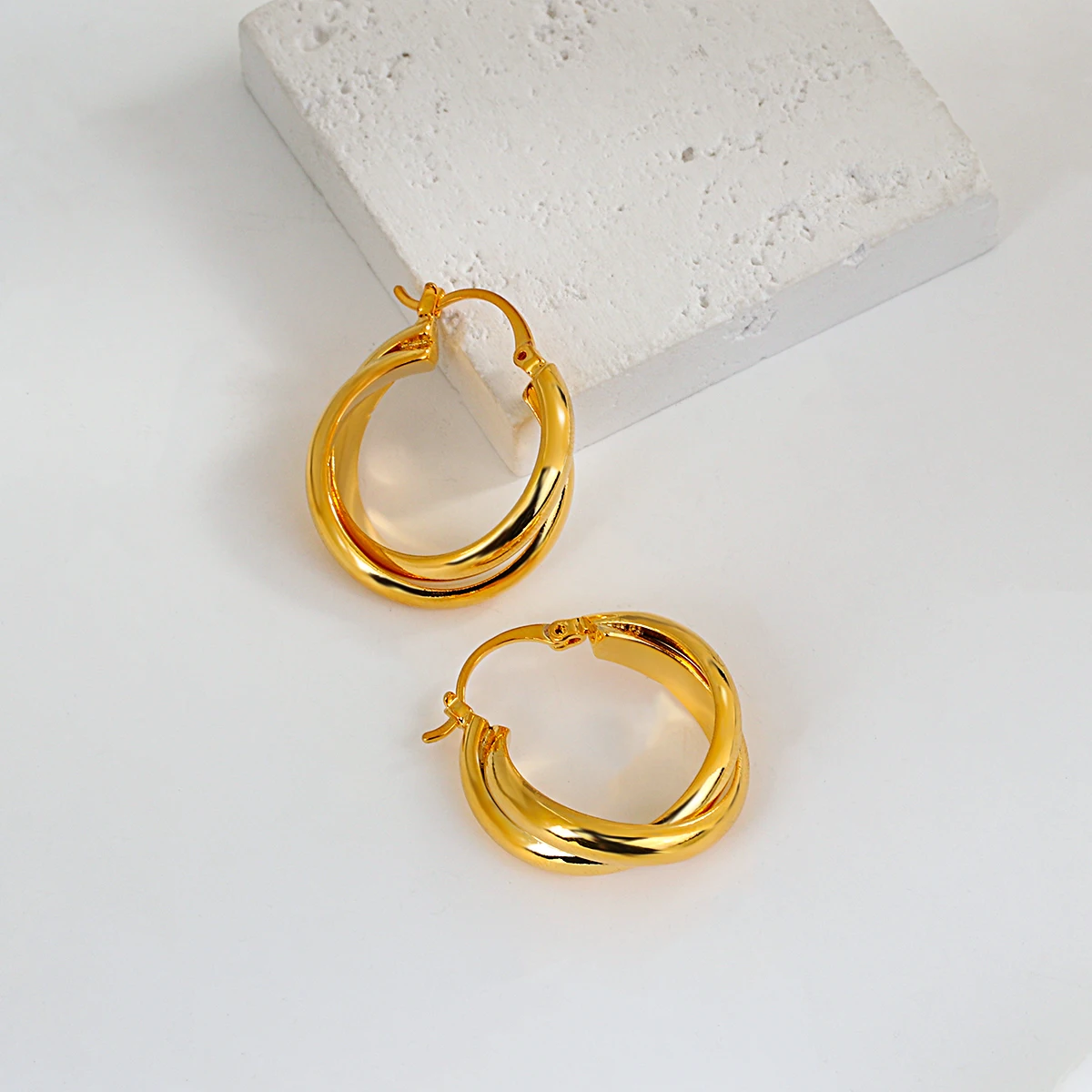 Greatera Trendy Classic Twist Metal Round Hoop Earrings  for Women Gold Color Copper Alloy Geometric Circle Earrings Jewelry