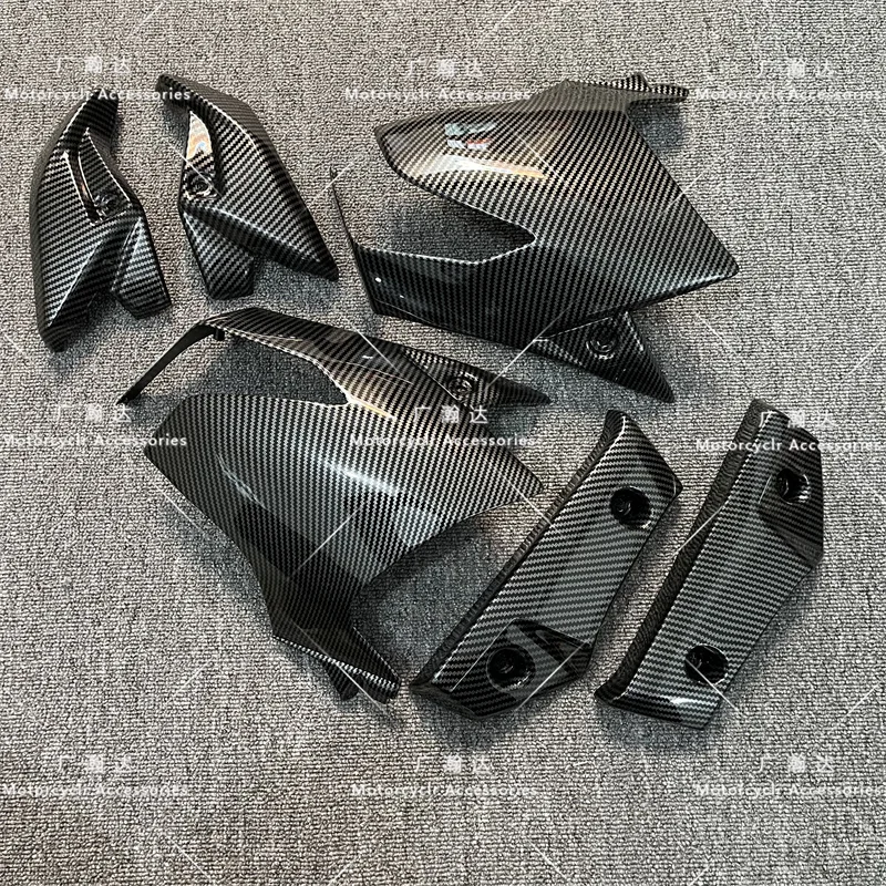 Applicable to GSR400 GSR600 motorcycle fuel tank side panel front turn signal light cowling water tank cover guard hood cowling