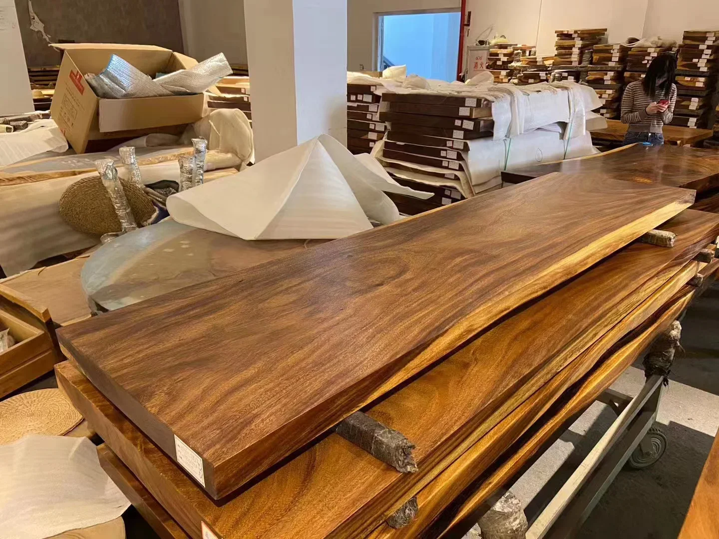 

'Wholesale Price Home Furniture Live Edge Kitchen Solid Walnut Wood Slab Wooden Restaurant Dining Table Top