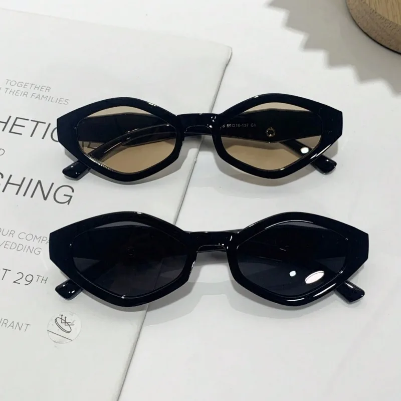 Ladies' Retro Fashion Diamond Shaped Summer Casual Sunglasses Suitable for Daily Wear