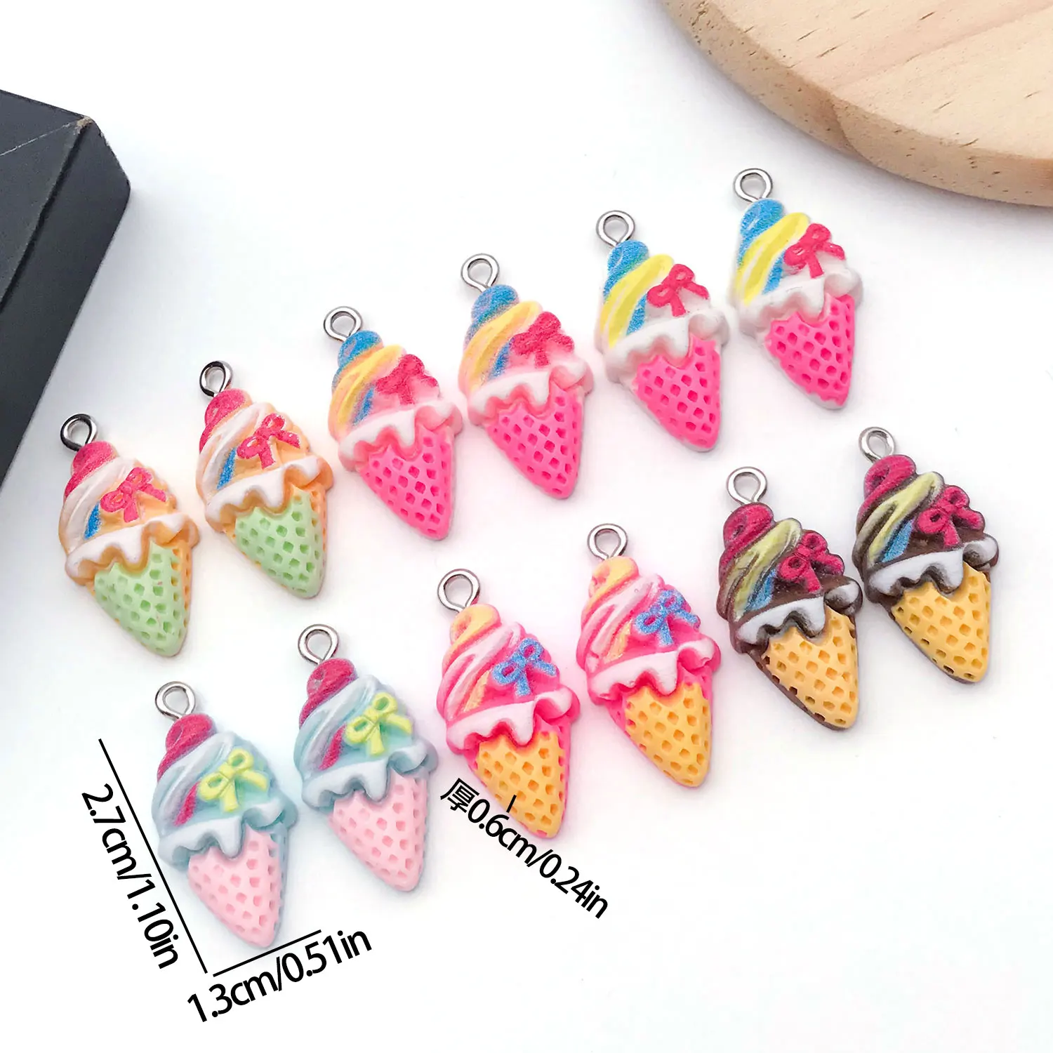 12 ciondoli realistici a cono di gelato - pendenti da dessert in resina per gioielli fai da te e decorazioni per la custodia del telefono