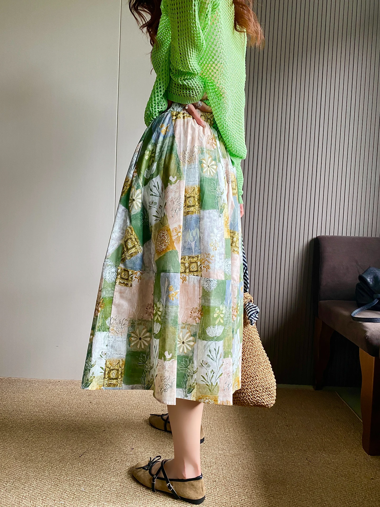 

Ретро-юбка миди с цветочным принтом в стиле масляной живописи, с завышенной талией, стройнящая, А-силуэт, длинная, женская, весенняя новинка, для офиса, корейский стиль