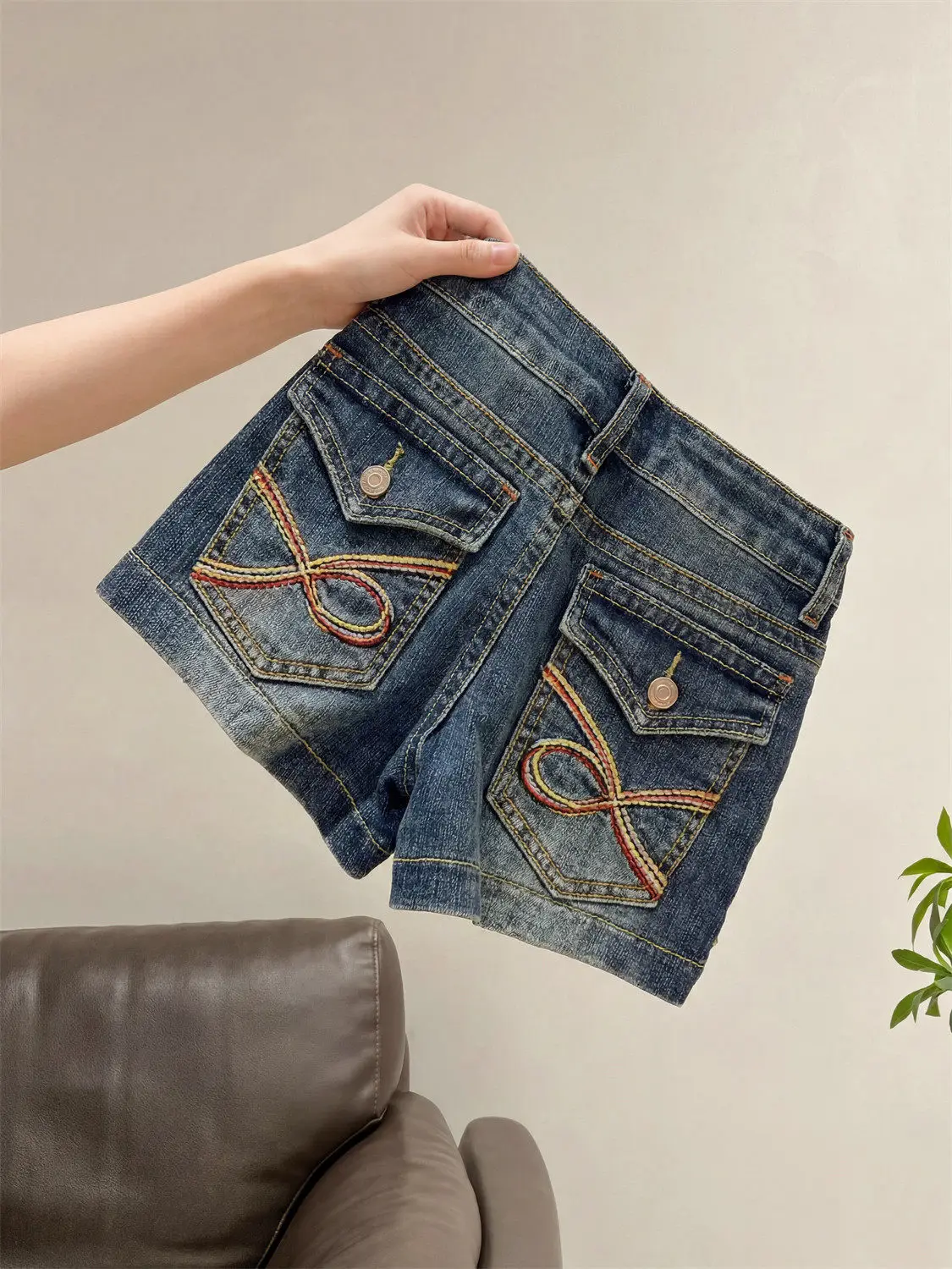 Retro Women's Shorts Fashionable Versatile Low Waist Straight Leg Pants American Style Embroidered Denim Shorts Summer New