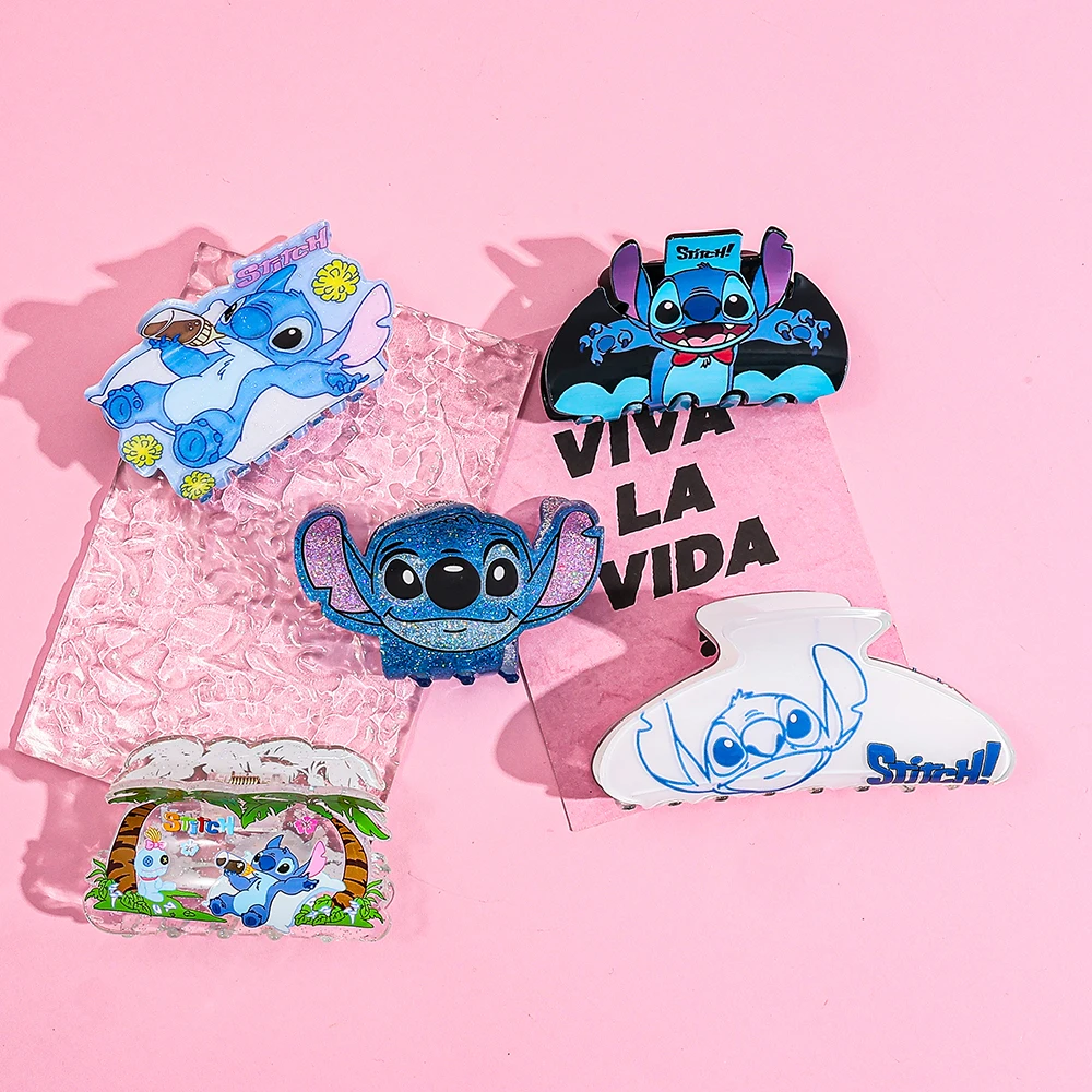 

A set of 5 Disney Stitch hair claws. Suitable for daily wear, it is a versatile hair claw with various styles.