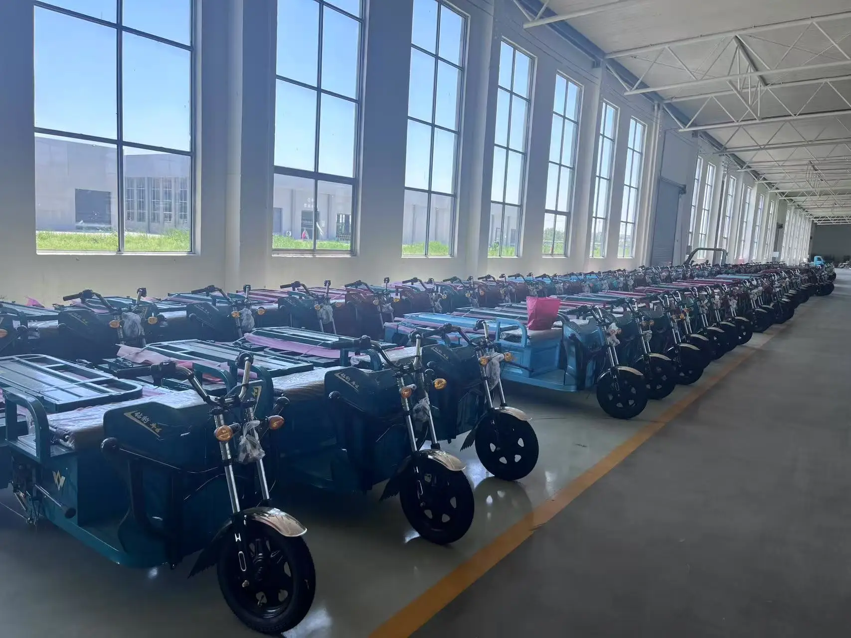 

EEC Certified 45km/h Electric Tricycle with 80km Range & 8H Fast Charging for Cargo Delivery
