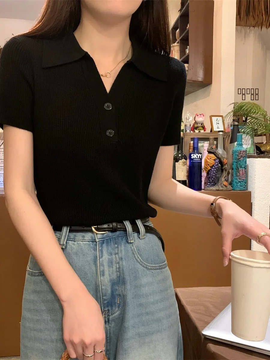 

Summer 2025 New Collar Pure Desire Small irt Button High-End Design Sensation Ele ort Sve Ice Silk Knitted Top