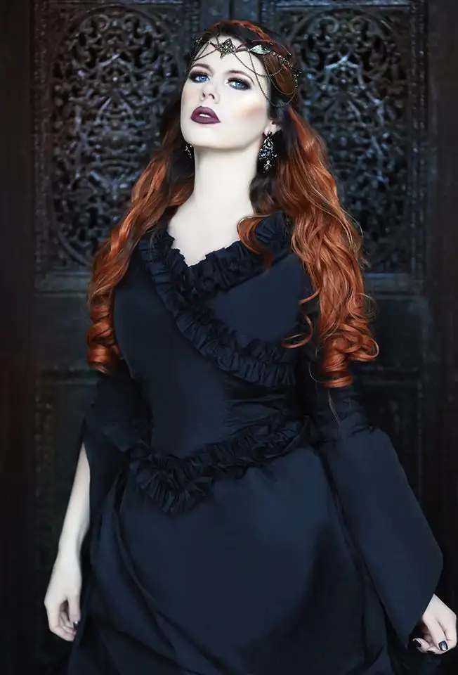 Robe de mariée victorienne Mina Dracula gothique noire avec train agité, manches longues, robe de réception de mariée, col en V, volants, robes rétro