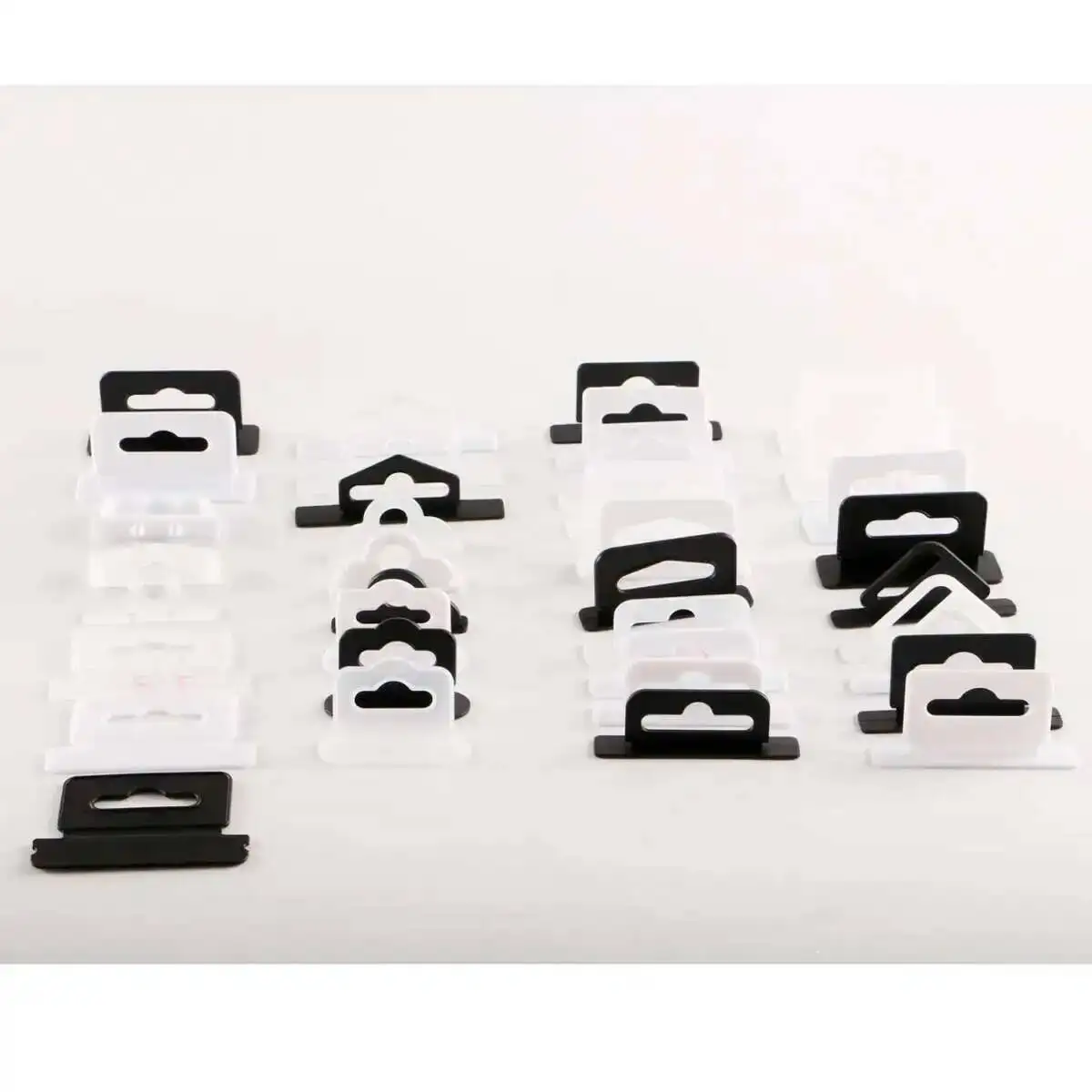 Ganci per linguette appese con manico in cartone per scatola di cartone in plastica in PVC su grucce per borse per scatole di pacchetti di merci