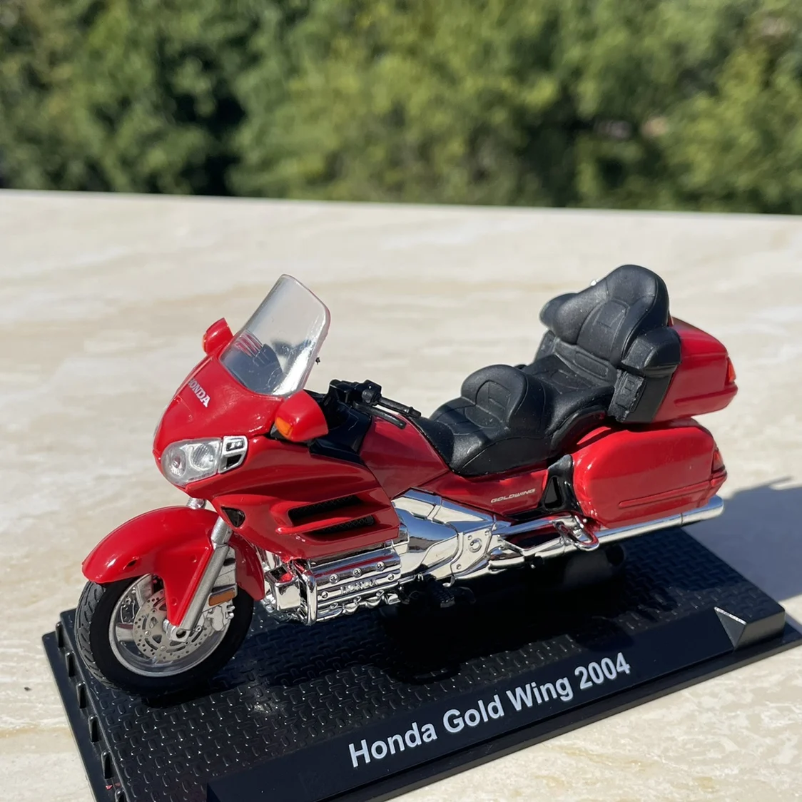 

Литая модель мотоцикла Honda Gold Wing 2004 в масштабе 1:24, классические коллекционные подарки-сувениры для взрослых, статический дисплей