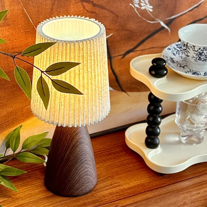 Nordic LED Table Lamp Bedroom USB Study Room Desktop Night Light Indoor  Bedrooms Living ROOM Decotion LED Bedside Desk Lamps
