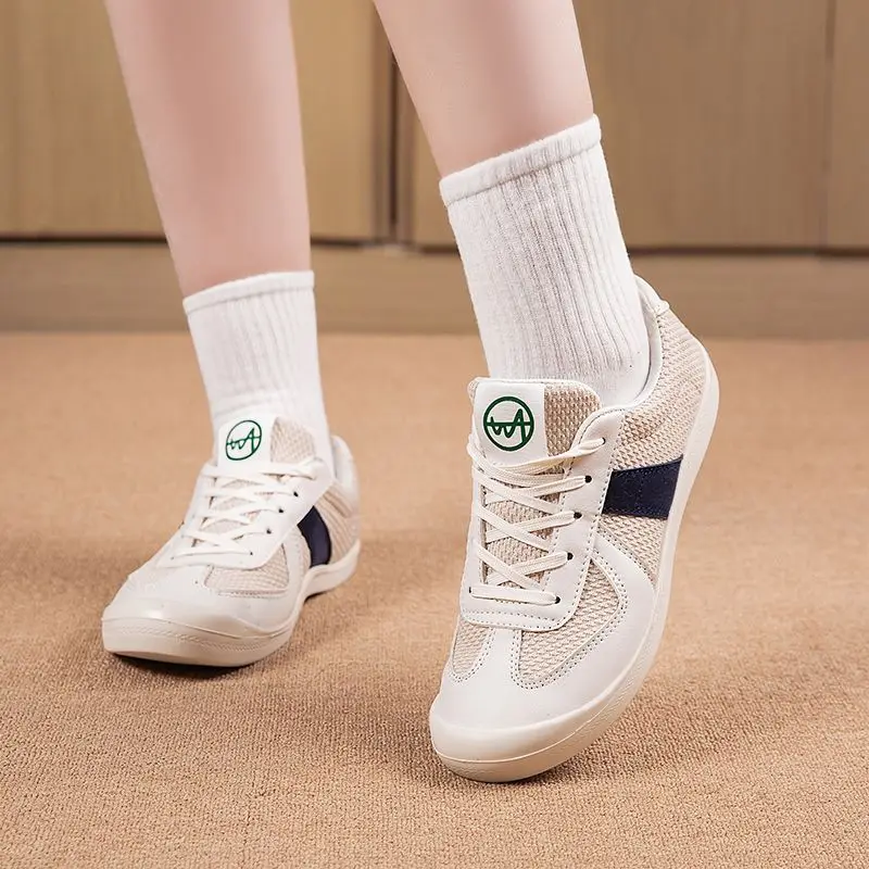 Women's Sports Shoes Luxury Casual Tennis Outdoor Walking Running Fashion Flats White Mesh Comfortable Sneakers Shoes For Women view 4