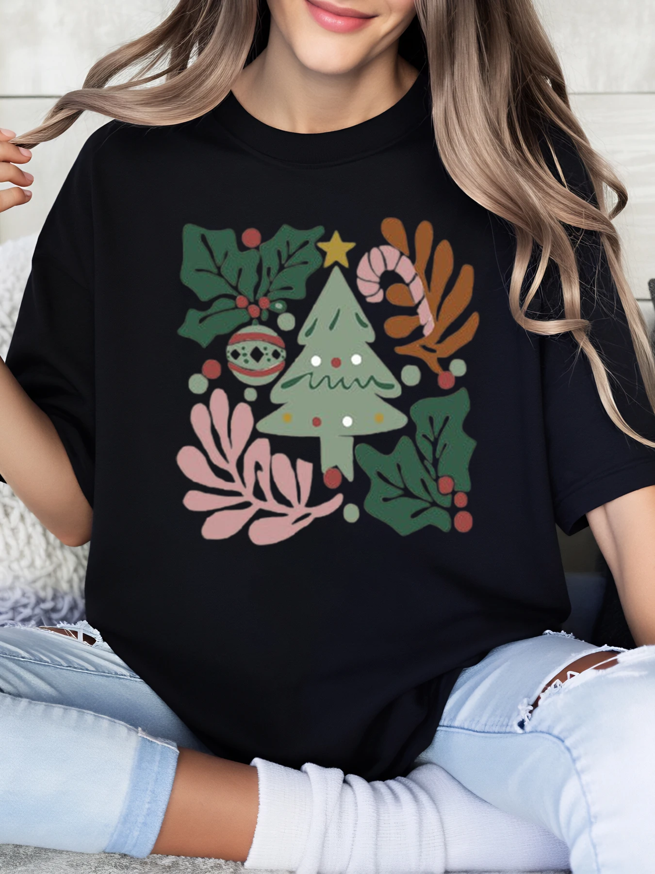 

Christmas Tree and Holly Print Christmas T-Shirt Women Casual Holiday Wear Black Plus-Size