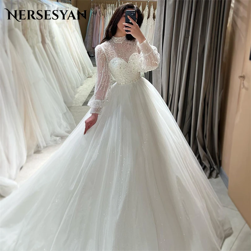 Nersesyan-Vestidos de noiva com lantejoulas, mangas compridas, vestidos de casamento plissados, gola alta, uma linha, vestido de noiva formal, 2023