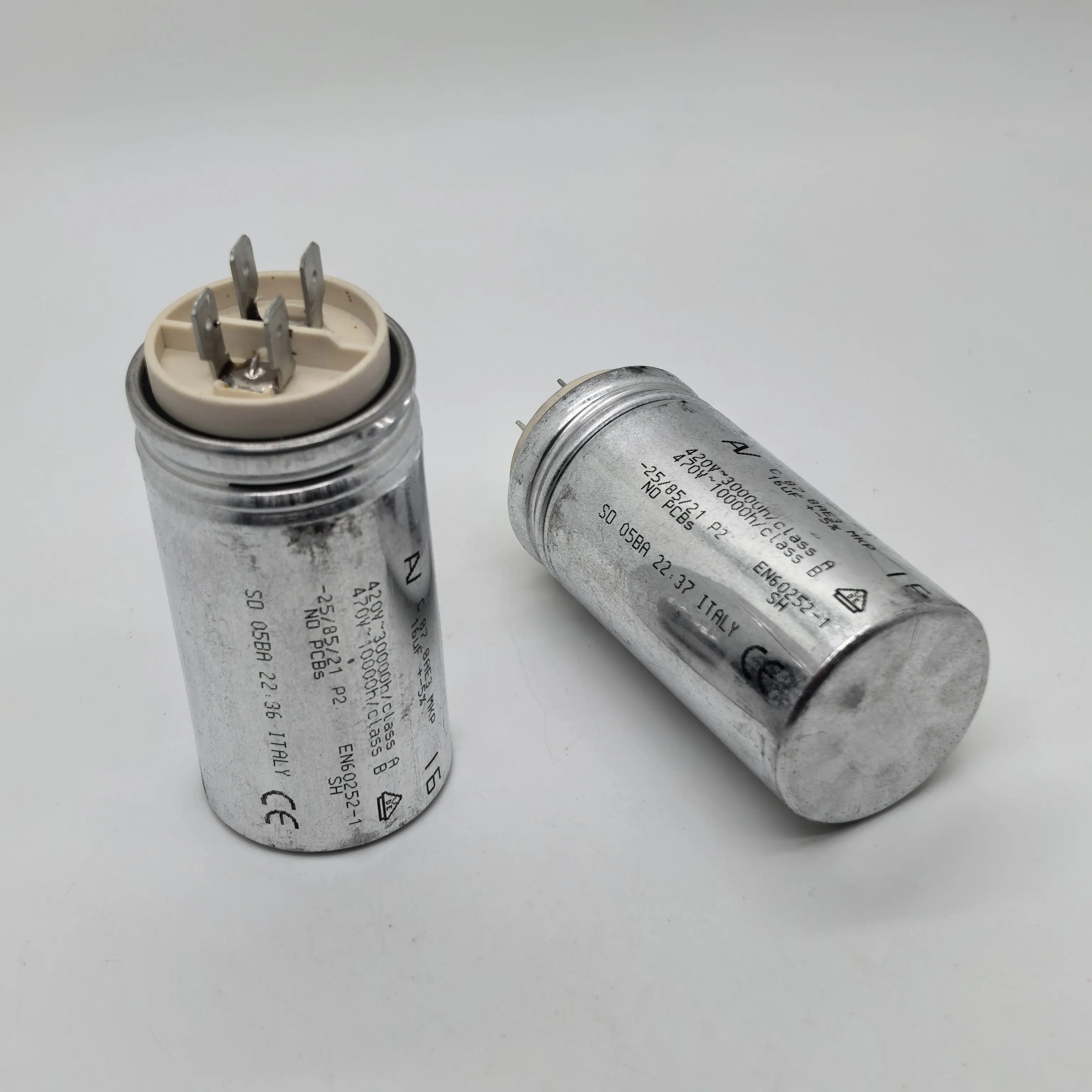 Imported Italian C.87.8AE3 MKP 16UF 420V 470VAC motor starting capacitor