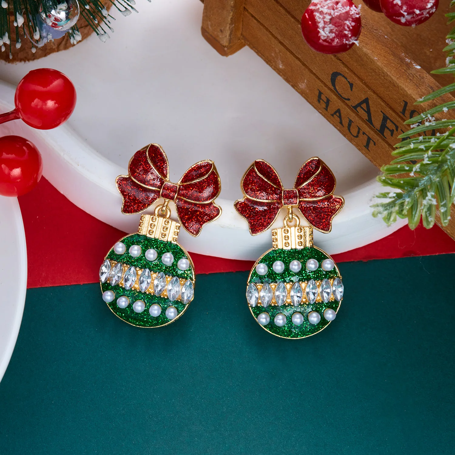 Niedliche Schleifenknoten-Glühbirnen-Ohrhänger für Damen, Strass-Ohrringe mit simulierten Perlen, Weihnachtsbaum-Ohrringe, Charms für Neujahrsparty-Schmuck – Detail 7