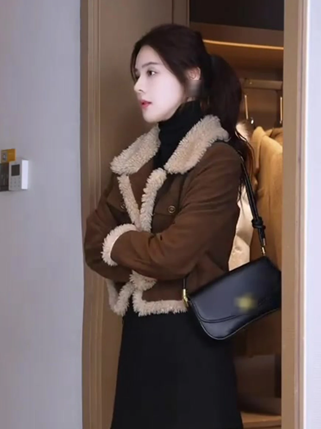 

Sli ort Lamb Fur Collar Retro Sle Women's Jaet Spring 2026 Trendy Top Faionable Outerwear for Ladies