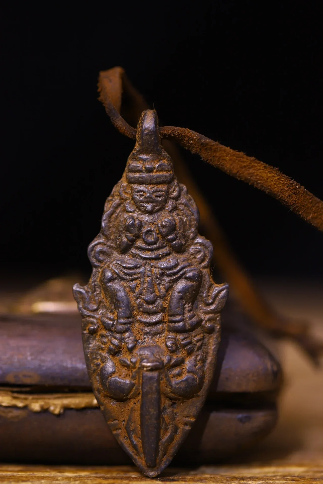 

3"Tibetan Temple Collection Old Bronze Painted Cinnabar Zajiram Buddha Card Six Word Proverbs Pendant Amulet Dharma Town house