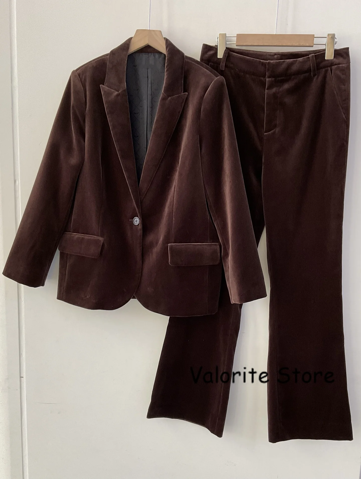 Blazer de terciopelo marrón a la moda para mujer, conjunto de traje de manga larga con un solo botón y pantalones a juego, ropa de Otoño Invierno 2025