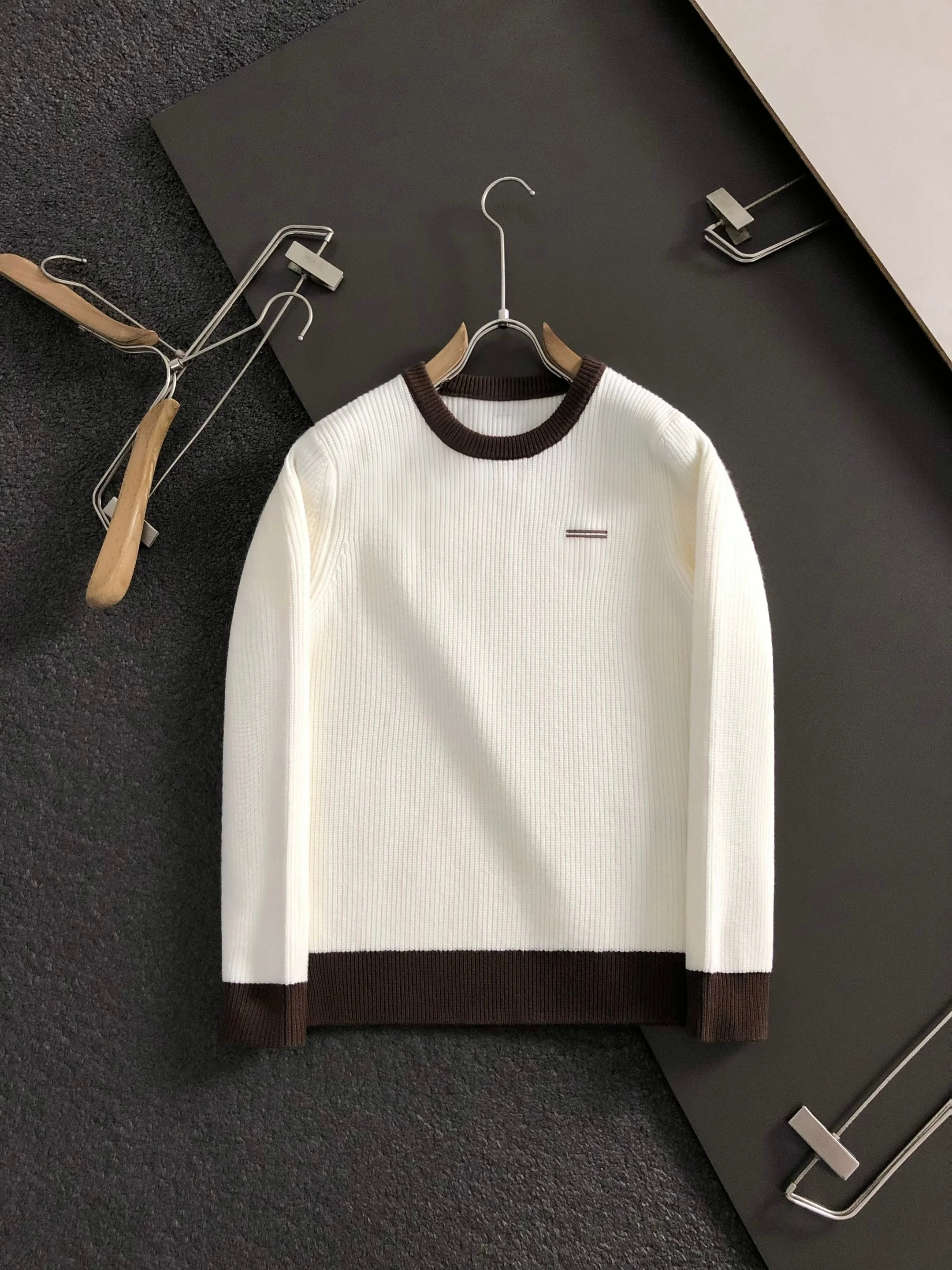 

Italian Sle Men's Knitted Sweater round Ne Wool Camere Autumn Winter New Arrival Letter Color Blo Stripe Faionable