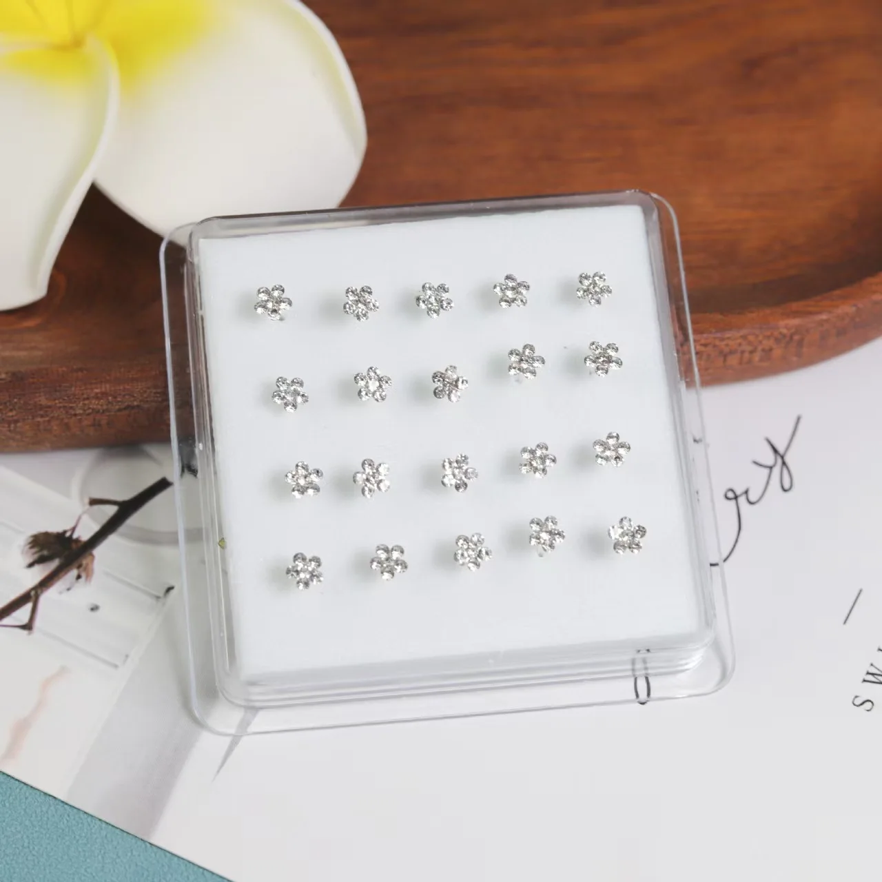 20Pcs/Box Body Nose Piercing Jewelry Nose Rings Silver Needle for Women Colored Crystal Flower Nose Jewelry Wholesale