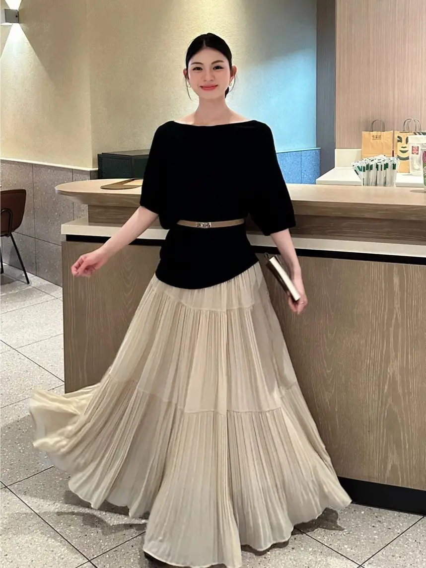 ชุดเซ็ตเสื้อผ้าฤดูร้อนสำหรับผู้หญิง เสื้อยืดคอกลมแขนสั้นพร้อมเข็มขัด และกระโปรง ชุดแฟชั่นสองชิ้น