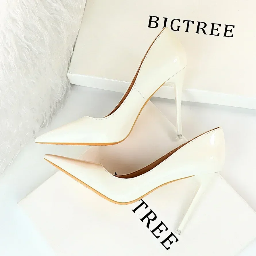 بيغ تري-أحذية كعب عالي من الجلد اللامع للنساء ، كعب خنجر ، أحذية زفاف حمراء ، أحذية زفاف ، * * * * *