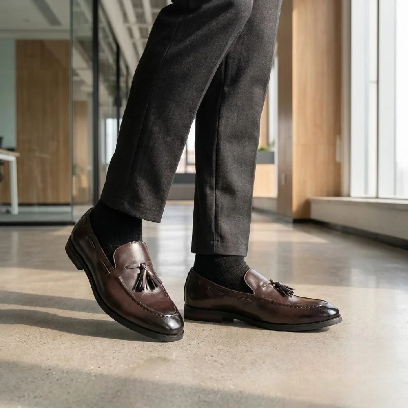 Classic Men Fringed Shoes Dark Brown Men Casual Comfortable Fashionable Pointed-toe Small Leather Shoes Size 38-46 Men Shoes