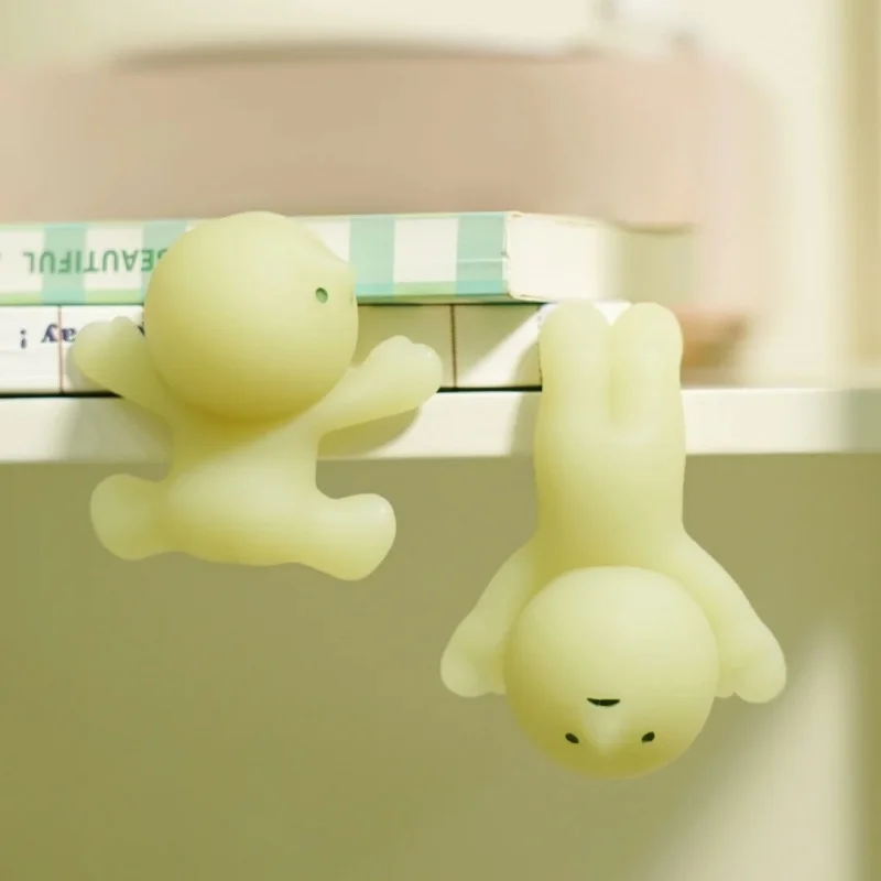 

Sonny Angel SMISKI Glow-in-Dark Zipper Pull Charm Cartoon Sitting Pose Collectible Figure Cute Keychain Birthday Christmas Gift