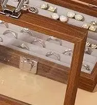 

Walnut ColorJewelry Display Box Storage Cover For Rings Nelaces Earrings High-End Small Hand Solid Wood Jewelry Box