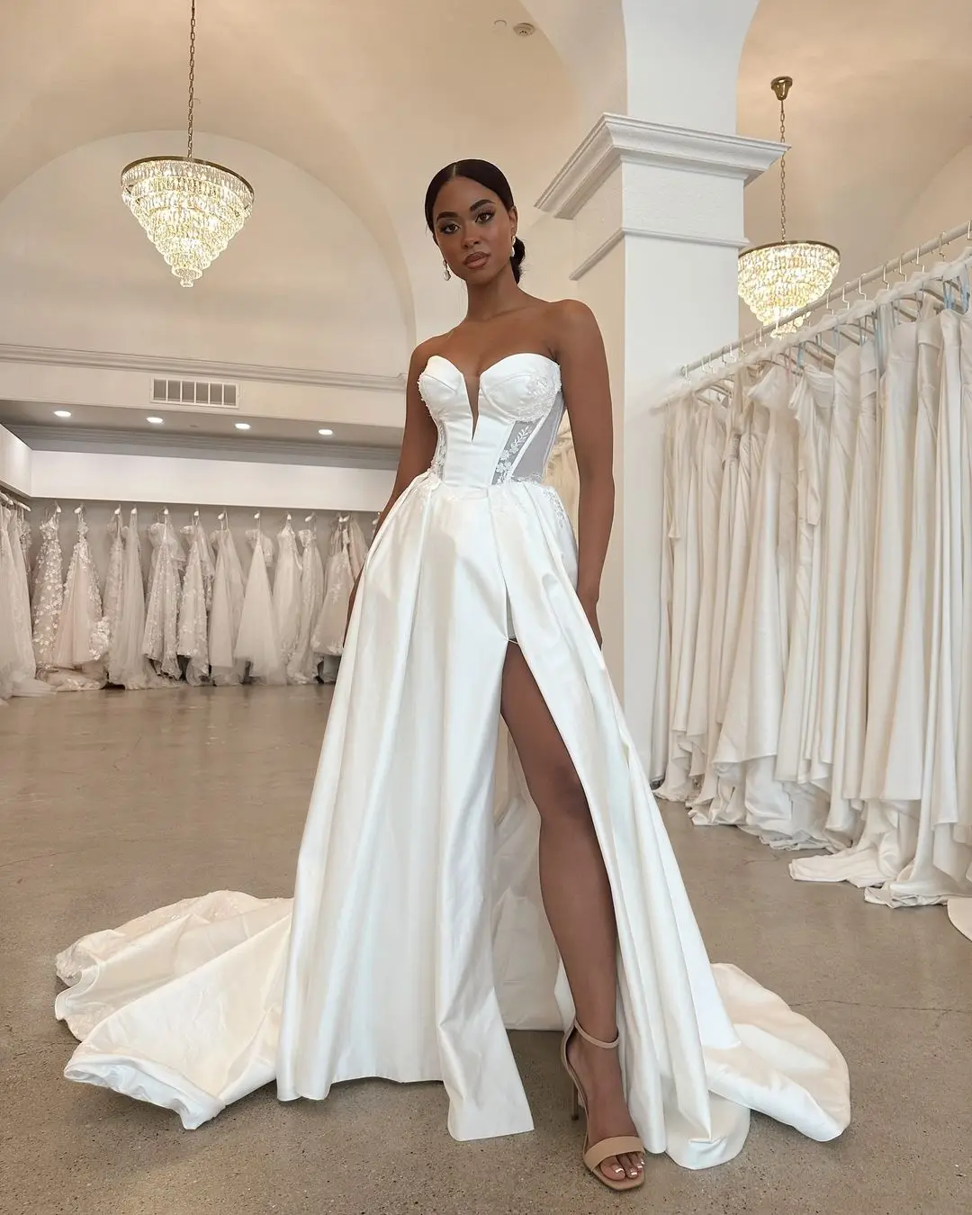 Luxurious V-neck Lace Satin Born Bodice A Line Wedding Dresses Side Slit Custom Made 2025 Vestido De Noival