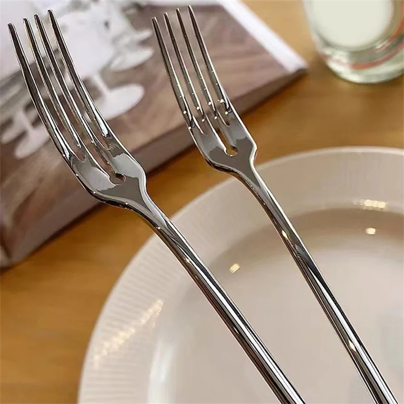 Fourchette à dessert en acier inoxydable à quatre dents, fourcommuniste de table, fourcommuniste à fruits à long manche en argent, vaisselle de cuisine QueFork