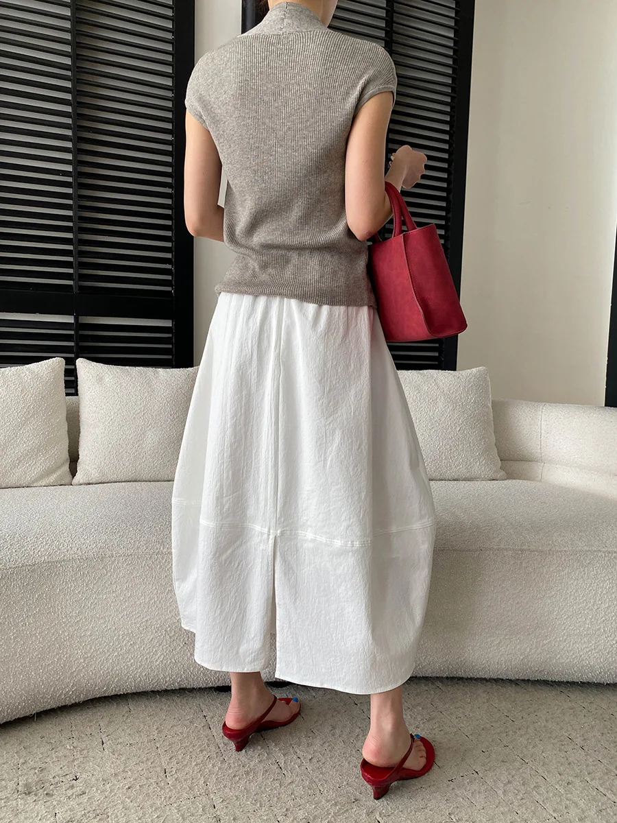 Sommerlicher Damen-Cardigan in unifarbenem, französischem Stil, V-Ausschnitt, figurbetonend, mit Taschen an den Schultern und gestrickten Ärmeln. – Detail 5