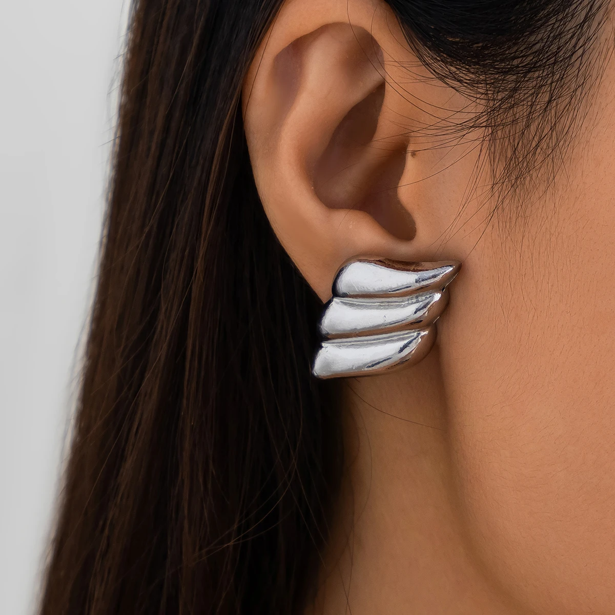 Pendientes de tuerca de diseño de ala pequeña para mujer, aretes elegantes de moda, accesorios de joyería, regalo femenino, 2023