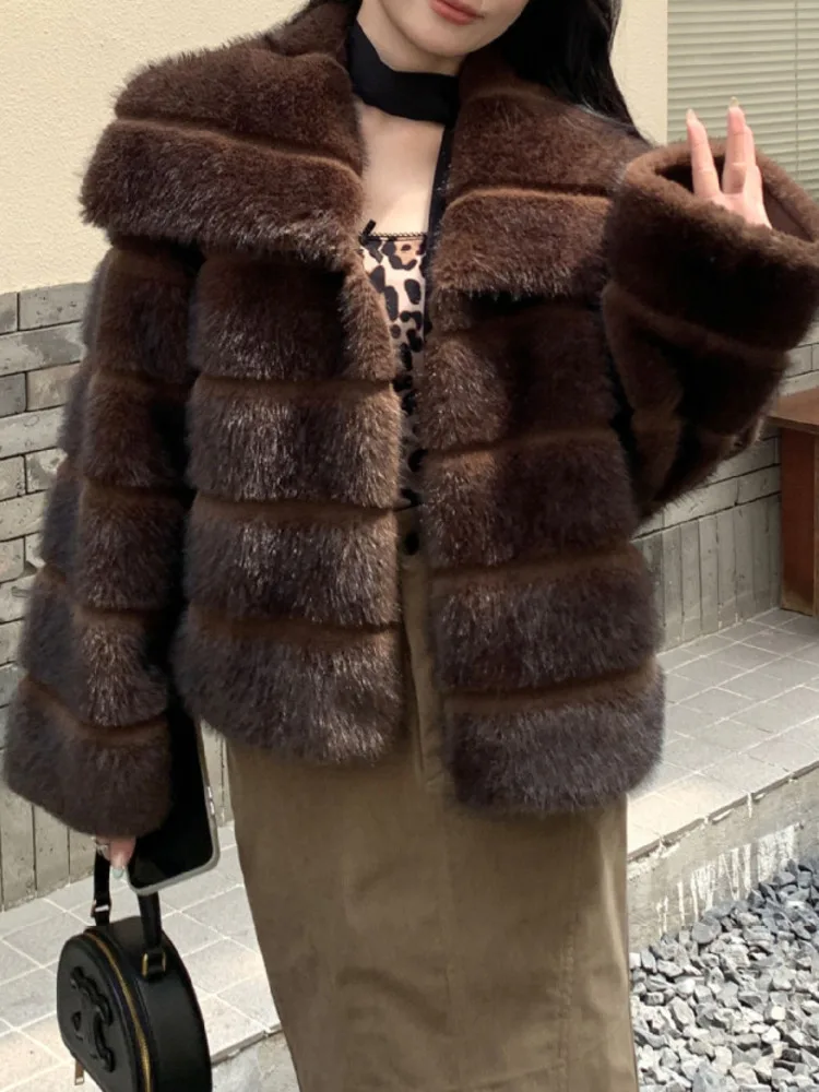 ZMEENNA, abrigo corto de piel sintética para mujer, chaqueta mullida a rayas de visón, solapa peluda, ropa de abrigo cálida de invierno, moda marrón ZM4454